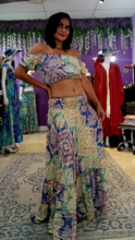 Load image into Gallery viewer, Printed Off-Shoulder Two-Piece Skirt Set